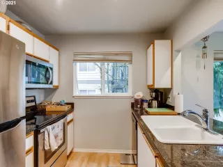 Photo #6: 21197912 Listing