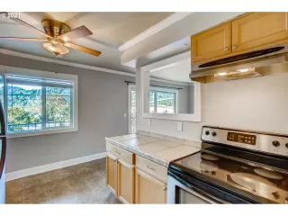 Photo #5: 21198663 Listing