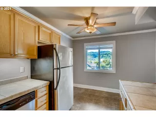 Photo #6: 21198663 Listing