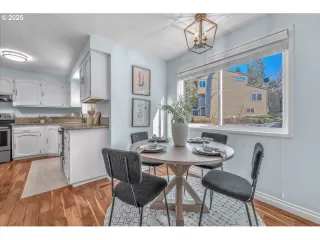 Photo #1: 211996129 Listing 