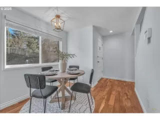 Photo #2: 211996129 Listing 