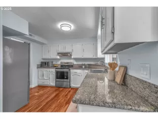 Photo #3: 211996129 Listing 