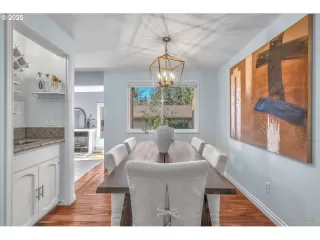 Photo #5: 211996129 Listing 