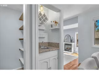 Photo #6: 211996129 Listing 