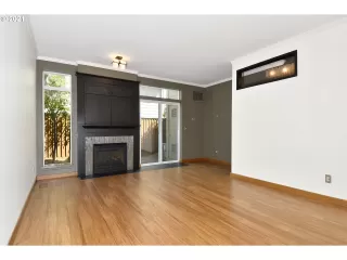 Photo #5: 21199682 Listing