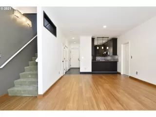 Photo #6: 21199682 Listing