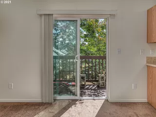 Photo #5: 21200068 Listing