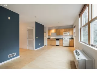 Photo #3: 21200280 Listing