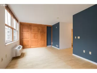 Photo #4: 21200280 Listing