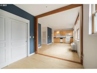 Photo #6: 21200280 Listing