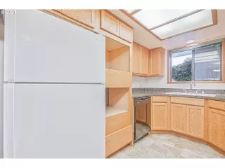 Photo #4: 21200443 Listing