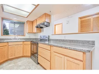 Photo #5: 21200443 Listing