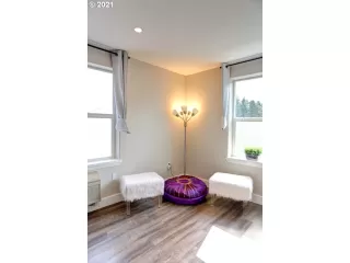 Photo #4: 21201320 Listing