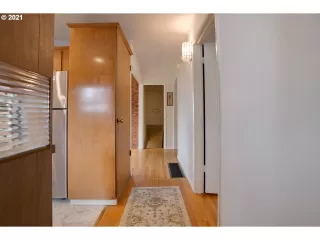 Photo #4: 21201683 Listing