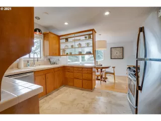 Photo #5: 21201683 Listing