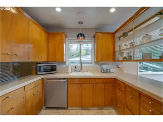 Photo #6: 21201683 Listing