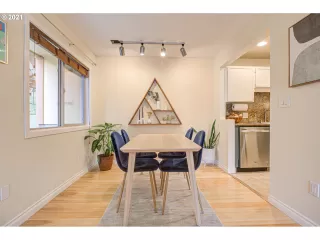 Photo #4: 21202056 Listing