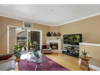 Photo #5: 21202564 Listing