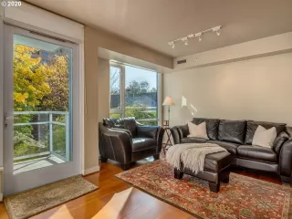 Photo #6: 21203297 Listing