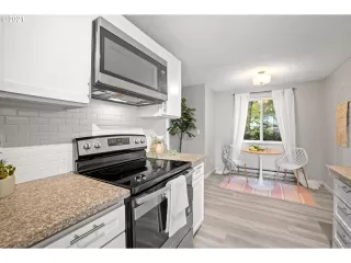 Photo #5: 21203374 Listing