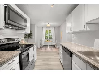 Photo #6: 21203374 Listing