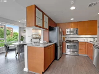 Photo #6: 21204522 Listing