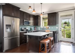 Photo #4: 21204523 Listing