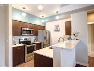 Photo #3: 21204683 Listing