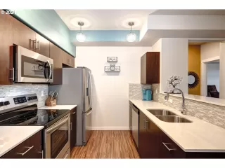 Photo #4: 21204683 Listing