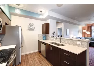 Photo #5: 21204683 Listing