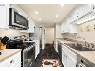 Photo #5: 21204684 Listing 