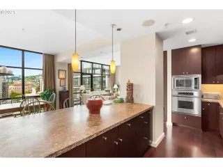 Photo #4: 21205047 Listing