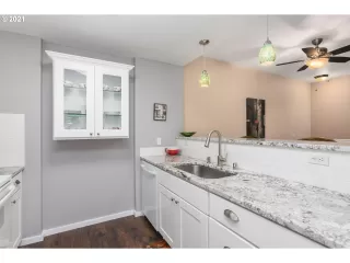 Photo #2: 21205534 Listing