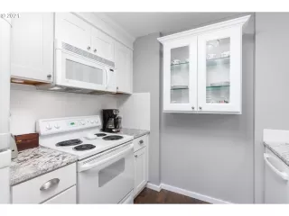 Photo #3: 21205534 Listing