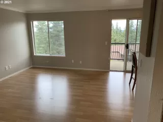 Photo #6: 21206356 Listing