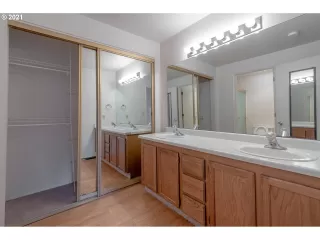 Photo #2: 21206809 Listing