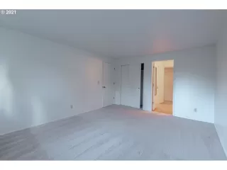 Photo #4: 21206809 Listing