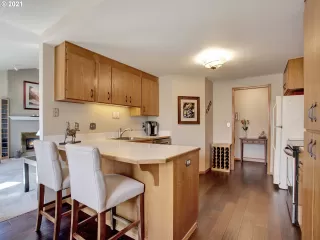 Photo #6: 21207564 Listing