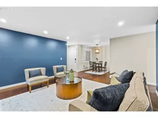 Photo #4: 21207697 Listing