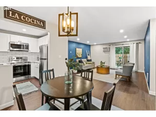 Photo #5: 21207697 Listing