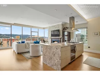 Photo #4: 21208917 Listing