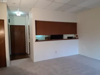 Photo #6: 21209632 Listing