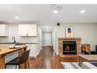 Photo #2: 21209780 Listing