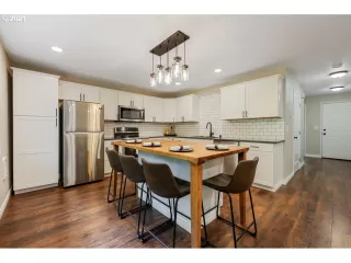 Photo #4: 21209780 Listing