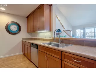 Photo #6: 21209845 Listing