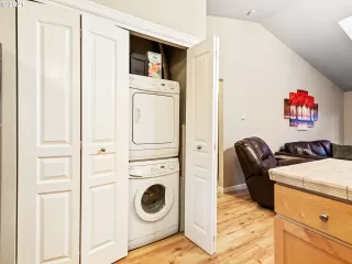 Photo #3: 21210056 Listing