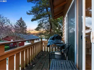 Photo #5: 21210056 Listing