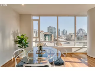 Photo #5: 21210635 Listing