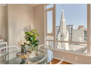 Photo #6: 21210635 Listing