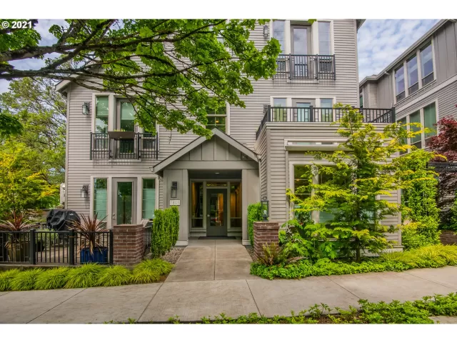 MLS: 21211362 Condo For Sale